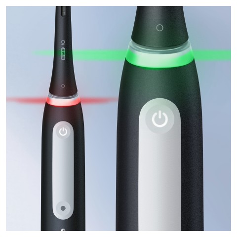 Oral-B iO Spazzolino Elettrico Ricaricabile 4S Nero, 1 Testina Di Ricambio, 1 Custodia Da Viaggio