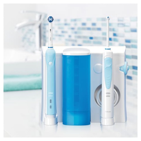 Oral-B WaterJet Sistema Pulente Idropulsore + Spazzolino Elettrico Ricaricabile PRO 700 Con 4 Testine E 2 Testine Di Ricambio Per Spazzolino