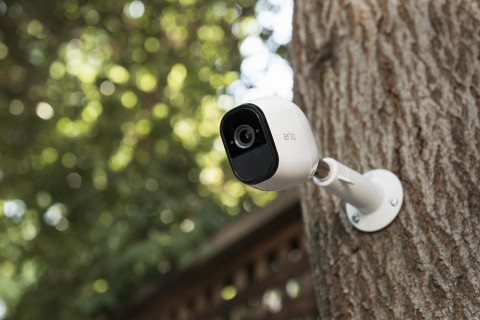 Arlo Pro Cubo Telecamera di sicurezza IP Interno e esterno 1280 x 720 Pixel Scrivania/Parete