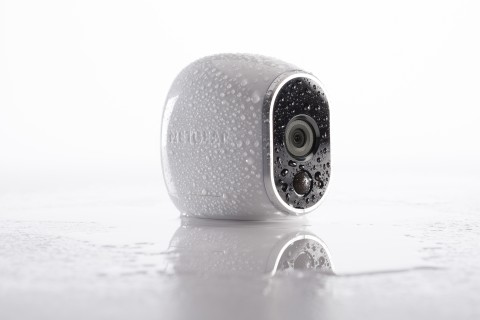 Arlo VMS3330, sistema di videosorveglianza Wi-Fi con 3 telecamere di sicurezza senza fili alimentate a batteria