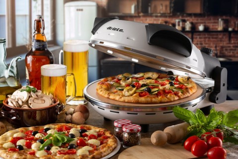 Ariete 918 Forno Pizza - Pizza in 4 minuti - Piastra in pietra refrattaria con trattamento antiaderente - Temperatura max 400° - 1200 Watt - Timer 30’ - Bianco