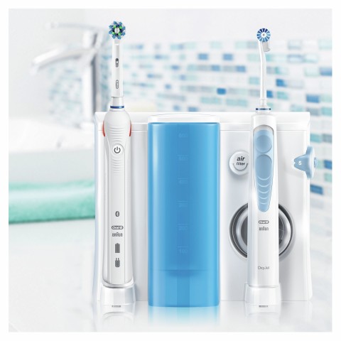 Oral-B Oral Center Spazzolino Elettrico Smart 5000 e Idropulsore Oxyjet con 4 Testine Oxyjet + 6 Testine Di Ricambio