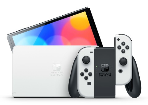 Nintendo Switch OLED + videogioco Mario Kart 8 Deluxe preinstallato, 64 GB Touch screen Wi-Fi Nero, Bianco