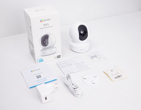 EZVIZ TY1 Telecamera Wi-Fi motorizzata per interno con vista a 360°