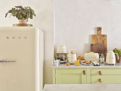 Smeg Bollitore Standard 50's Style – Panna LUCIDO – KLF03CREU