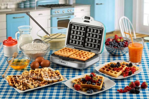 Ariete 1973 Waffle Maker Party Time - Piastra Elettrica per Waffle - Piastre Antiaderenti - 700 Watt - Azzurro