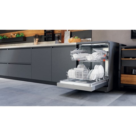 Hotpoint Lavastoviglie a libera installazione HFC 2B+26 X