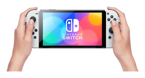 Nintendo Switch OLED + videogioco Mario Kart 8 Deluxe preinstallato, 64 GB Touch screen Wi-Fi Nero, Bianco